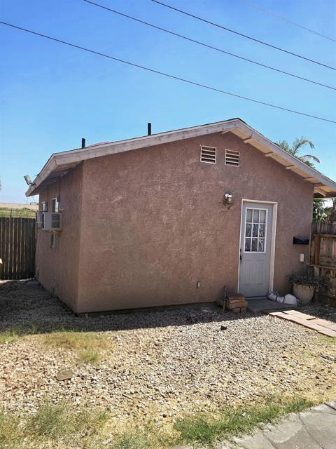 Detail Gallery Image 8 of 12 For 1268 J B Rodriguez St, Calexico,  CA 92231 - 5 Beds | 3 Baths