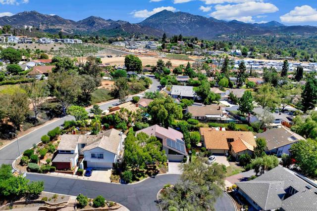 17233 Cuvee Ct, Poway CA: https://media.crmls.org/mediaz/1bf27362-025d-4b75-8e40-3b2ff9bb36bf.jpg