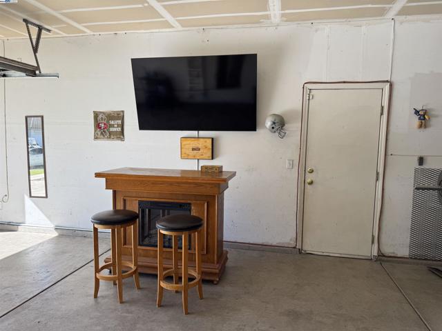 10342 Mono Ct, Stockton CA: https://media.crmls.org/mediaz/1bf2d863-b830-4587-8875-99236320994d.jpg