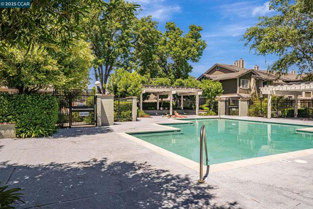 7464 Oxford Cir, Dublin CA: https://media.crmls.org/mediaz/1bf308a4-54b5-48d4-92bc-ce860e8b6a9d.jpg