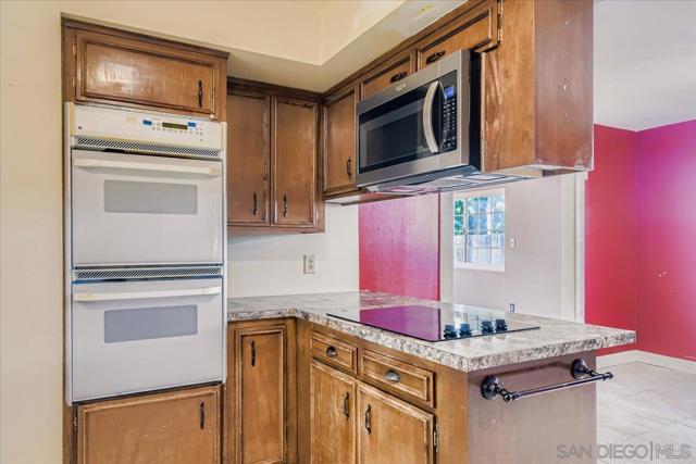 3245 Valley Street, Carlsbad CA: https://media.crmls.org/mediaz/1bf32a57-61ac-4442-afcb-a92881b0488b.jpg