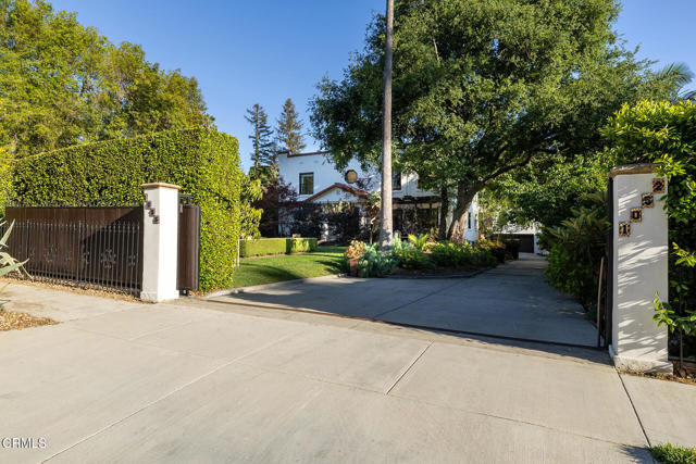 1052 New York Drive, Altadena CA: https://media.crmls.org/mediaz/1bf33eec-896b-4536-b52a-ea190b4506a8.jpg