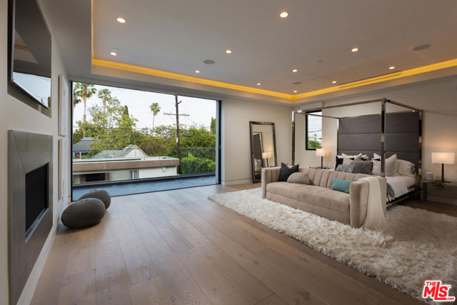 726 N Martel Avenue, Los Angeles CA: https://media.crmls.org/mediaz/1bf3981f-47e7-4cae-826c-e47f67d80534.jpg