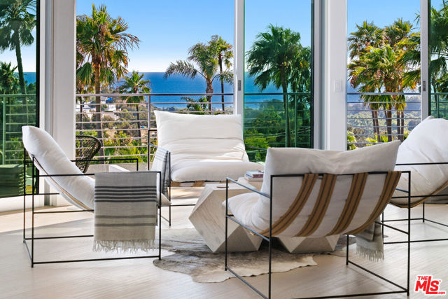 6375 Gayton Place, Malibu CA: https://media.crmls.org/mediaz/1bf485e0-17b2-43a8-8d4c-16fae6f05da1.jpg