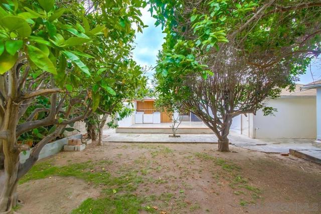 1354 Chalcedony St, San Diego CA: https://media.crmls.org/mediaz/1bf4a0c5-344a-4a06-9164-768347074848.jpg