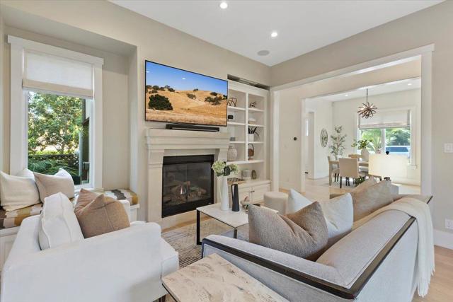 900 Roble Avenue, Menlo Park CA: https://media.crmls.org/mediaz/1bf4b203-f088-44ea-ac60-939a9ce812f2.jpg