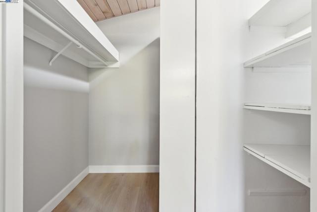 278 Monroe Dr., Mountain View CA: https://media.crmls.org/mediaz/1bf4b3a0-374b-4d98-b551-c59be7fe4288.jpg