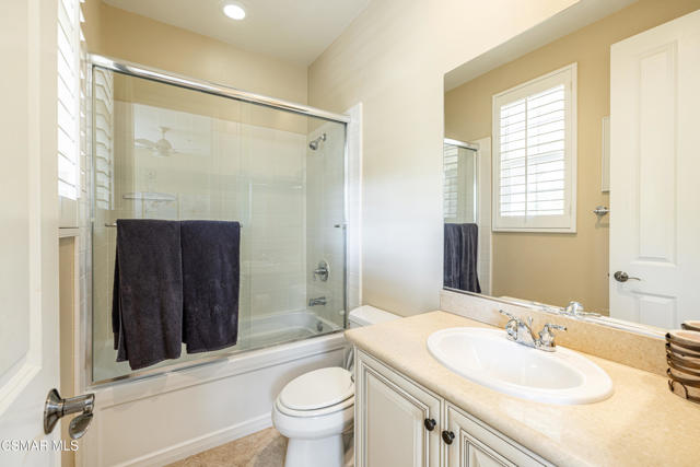 4024 Eagle Flight Drive, Simi Valley CA: https://media.crmls.org/mediaz/1bf5188a-10f8-4e1c-b26f-78fb278e6d7e.jpg