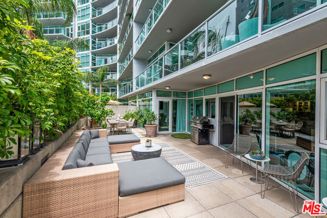 13600 Marina Pointe Drive, Marina del Rey CA: https://media.crmls.org/mediaz/1bf54c91-4991-42ee-a14b-67b19abd6164.jpg