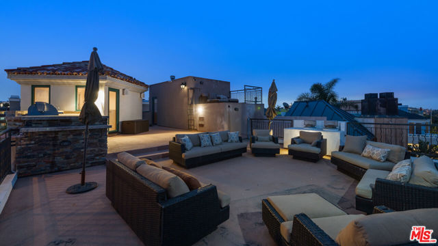 4115 Roma Court, Marina del Rey CA: https://media.crmls.org/mediaz/1bf5677d-a4a9-49de-8cb7-3e47f28bf0d0.jpg