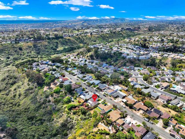 5403 Via Carancho, San Diego CA: https://media.crmls.org/mediaz/1bf58d84-90e3-43b9-bbd2-75741eb68ca9.jpg