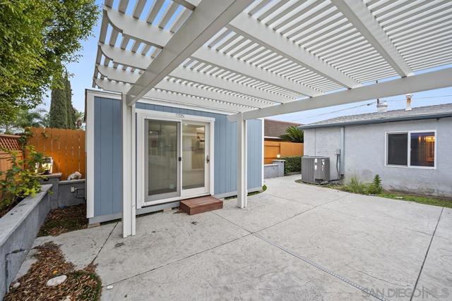 7111 Regner Rd, San Diego CA: https://media.crmls.org/mediaz/1bf5ec04-fc4b-4b4f-995c-72c9fc63d6ab.jpg