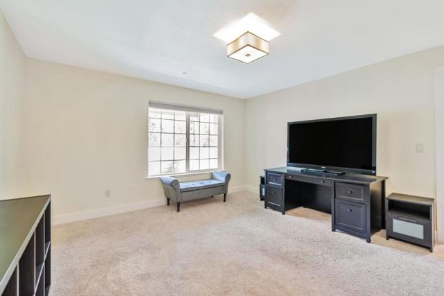 115 Fairway Village Court, Murphys CA: https://media.crmls.org/mediaz/1bf67505-17c9-43e1-b16a-ff8ba6f42aef.jpg