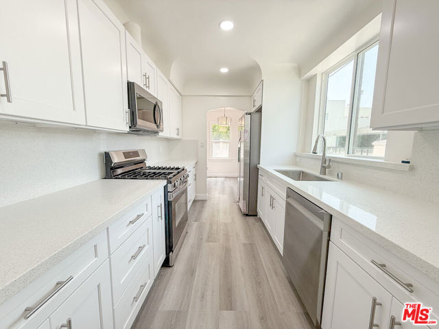 115 N Clark Drive, Beverly Hills CA: https://media.crmls.org/mediaz/1bf67b62-de99-44eb-b4f8-b6465825ac7c.jpg