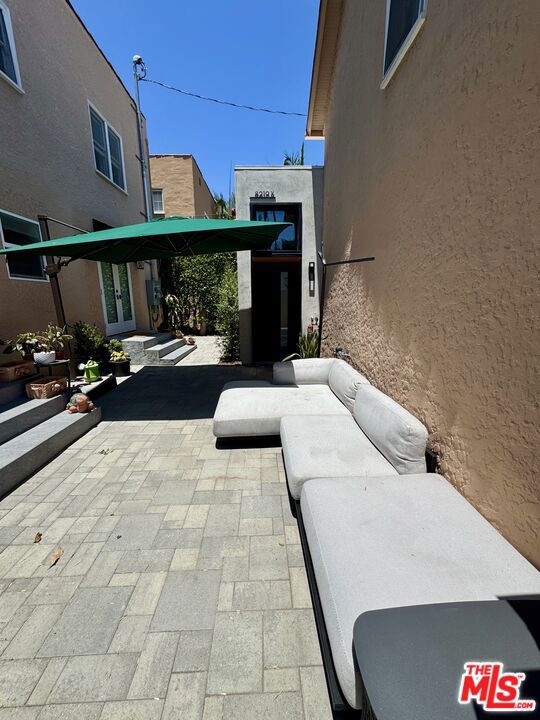 902 N Harper Avenue, West Hollywood CA: https://media.crmls.org/mediaz/1bf69dc2-7141-4f0c-880f-1bcee572d488.jpg
