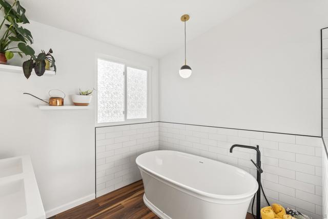 1328 Woodhaven Dr, Oceanside CA: https://media.crmls.org/mediaz/1bf6d6ad-2f45-45e2-9f35-ef81dd6c80ea.jpg