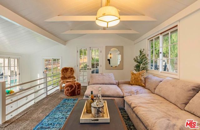 5840 Round Meadow Road, Hidden Hills CA: https://media.crmls.org/mediaz/1bf7970b-0e37-422a-ad12-c0cefc199e54.jpg