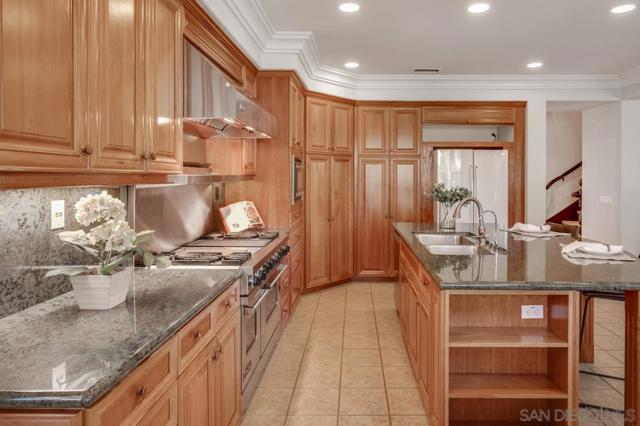 5199 Seagrove Place, San Diego CA: https://media.crmls.org/mediaz/1bf8065c-aa6e-4a52-b5b6-c36dd31800ec.jpg