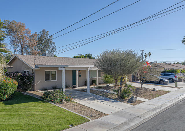 43120 Texas Avenue, Palm Desert CA: https://media.crmls.org/mediaz/1bf82bb9-5f71-42e4-b5b7-0e1b6e87bd18.jpg