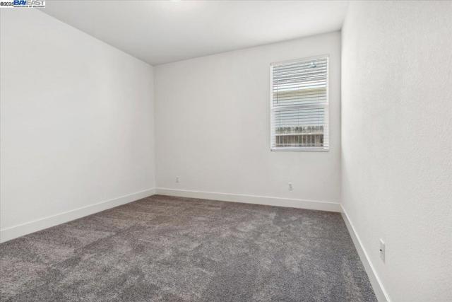 946 Osprey Dr, Lathrop CA: https://media.crmls.org/mediaz/1bf83ab4-3f4e-4b47-a137-a21398acc3f4.jpg
