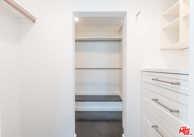 5205 Ocean Front Walk, Marina del Rey CA: https://media.crmls.org/mediaz/1bf9ff48-c7b7-4adc-b662-d4509dd27a1a.jpg