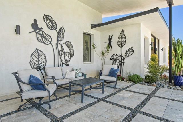 573 Lilac Ranch Rd, Alpine CA: https://media.crmls.org/mediaz/1bfa20fe-a5ff-4f6c-926f-0b35c3436068.jpg