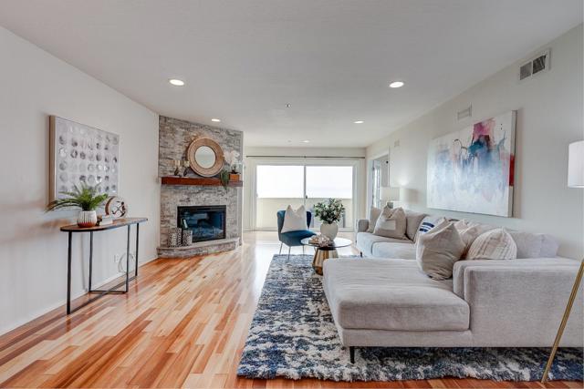 933 Shoreline Drive, Alameda CA: https://media.crmls.org/mediaz/1bfa7659-8e5d-47d8-8386-1de8b09f1d5e.jpg