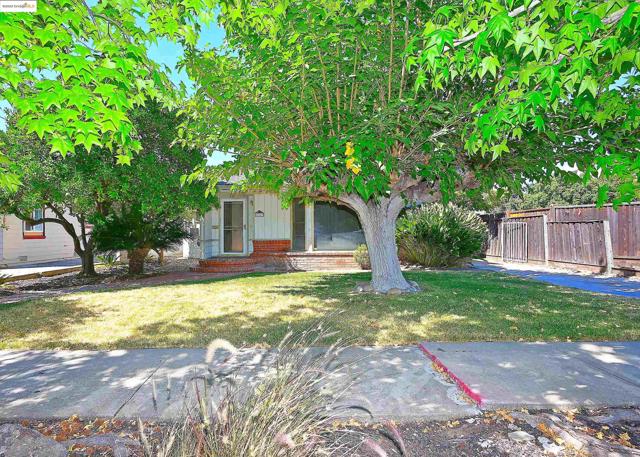 2343 Almond Ave, Concord CA: https://media.crmls.org/mediaz/1bfaa6e8-0f61-4731-969c-ae7bce1a9499.jpg