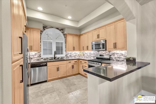 2010 Via San Martino, Palm Desert CA: https://media.crmls.org/mediaz/1bfb23f8-07aa-410e-942b-f7b38da9b2c3.jpg