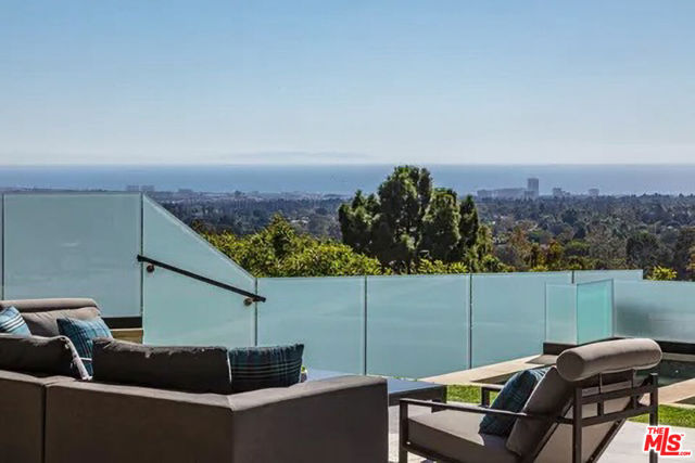 815 N Tigertail Road, Los Angeles CA: https://media.crmls.org/mediaz/1bfb57bc-102d-4c21-bd51-a5ffe7ea128f.jpg