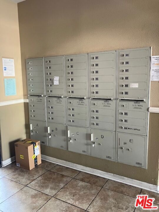 1401 S St Andrews Place, Los Angeles CA: https://media.crmls.org/mediaz/1bfb5ef0-ecb1-44eb-ab04-909e75a8fa85.jpg