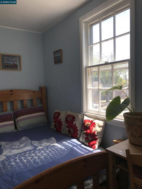 13 Werden St, Vallejo CA: https://media.crmls.org/mediaz/1bfba234-627b-400b-8c5d-d1231cd299b8.jpg
