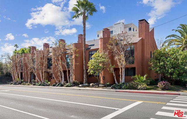 2108 Neilson Way, Santa Monica CA: https://media.crmls.org/mediaz/1bfbc8a0-592f-4603-ae29-aca6b67a4d82.jpg