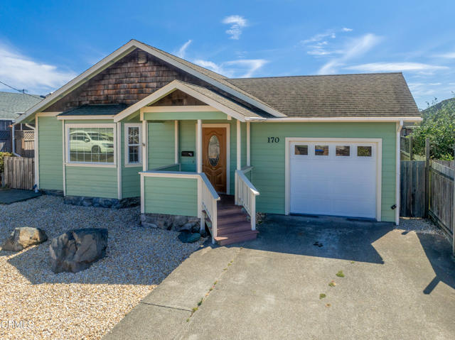 Detail Gallery Image 1 of 33 For 170 Grove St, Fort Bragg,  CA 95437 - 3 Beds | 2 Baths