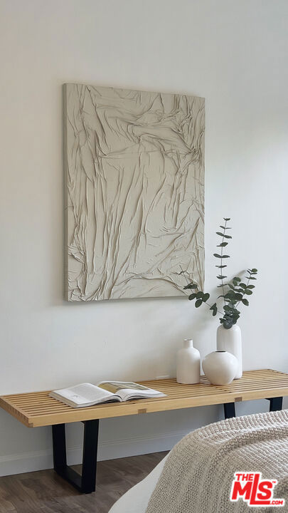 4427 S Wilton Place, Los Angeles CA: https://media.crmls.org/mediaz/1bfc1631-cb7c-40ab-8aa1-e7971cee38dc.jpg