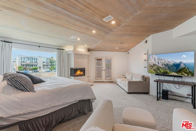 4611 Roma Court, Marina del Rey CA: https://media.crmls.org/mediaz/1bfc4bfa-bf03-4d57-a7a4-7b25edcc52fb.jpg