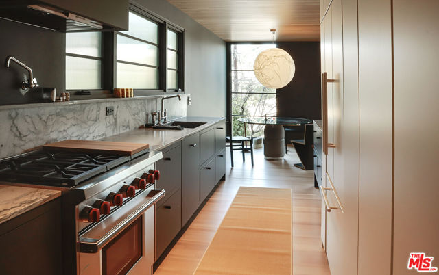 4934 La Roda Avenue, Los Angeles CA: https://media.crmls.org/mediaz/1bfc4fcd-c3cb-462b-8384-66428187c7c6.jpg