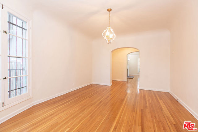 181 S Sycamore Avenue, Los Angeles CA: https://media.crmls.org/mediaz/1bfc5508-f267-4bf5-afa1-a12c9e86737b.jpg