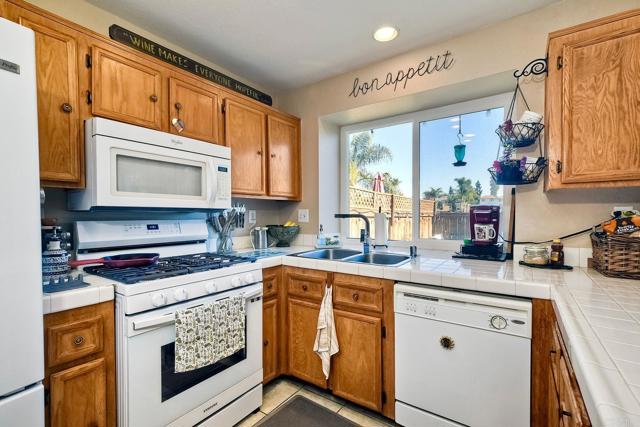 Detail Gallery Image 15 of 26 For 1737 Promenade Cir, Vista,  CA 92083 - 3 Beds | 2/1 Baths