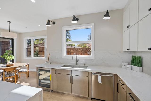 1303 American Way, Menlo Park CA: https://media.crmls.org/mediaz/1bfc6ee1-35c5-4f13-bd1d-acda2537521f.jpg
