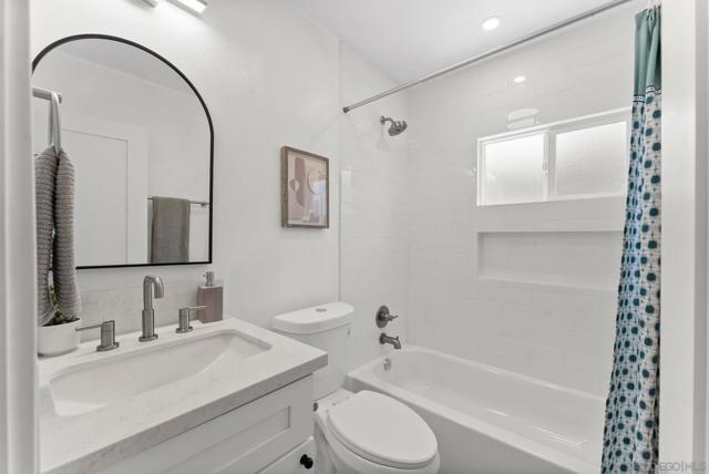 4316 Clairemont Dr, San Diego CA: https://media.crmls.org/mediaz/1bfc9bec-caf3-4746-bb58-a522402d2d12.jpg