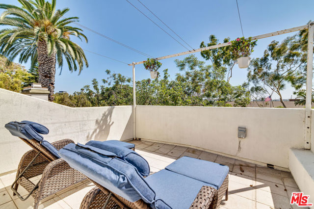 1008 Harbor Crossing Lane, Marina del Rey CA: https://media.crmls.org/mediaz/1bfd025c-5a61-4b84-aeed-f875c3ba9e04.jpg