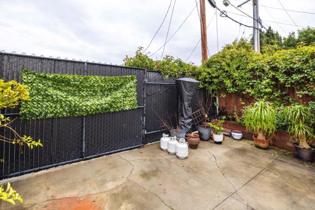 875 Broadway, Belmont CA: https://media.crmls.org/mediaz/1bfd0529-1a32-4802-8c1c-303dbb75c4e7.jpg