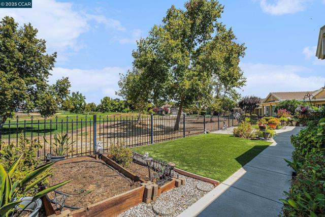 1783 Rubidoux Ter, Brentwood CA: https://media.crmls.org/mediaz/1bfd1694-5cf7-4a6f-8956-d94a9596ec85.jpg