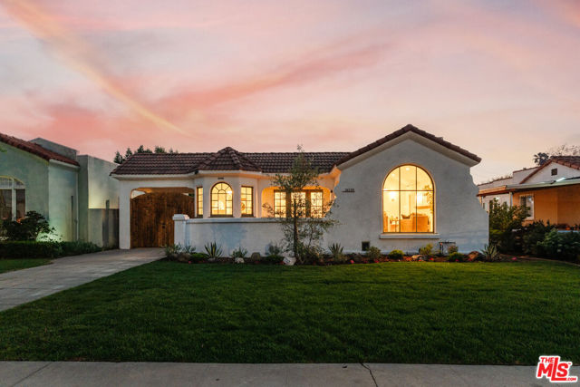 3029 S Norton Avenue, Los Angeles CA: https://media.crmls.org/mediaz/1bfdbdb6-f22e-4349-a023-c19e8e6c7cdb.jpg