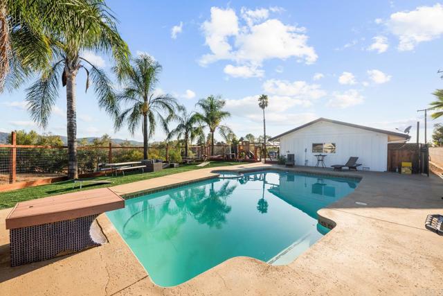 28757 Mac Tan Road, Valley Center CA: https://media.crmls.org/mediaz/1bfe5a45-0668-4f11-b653-951199386122.jpg
