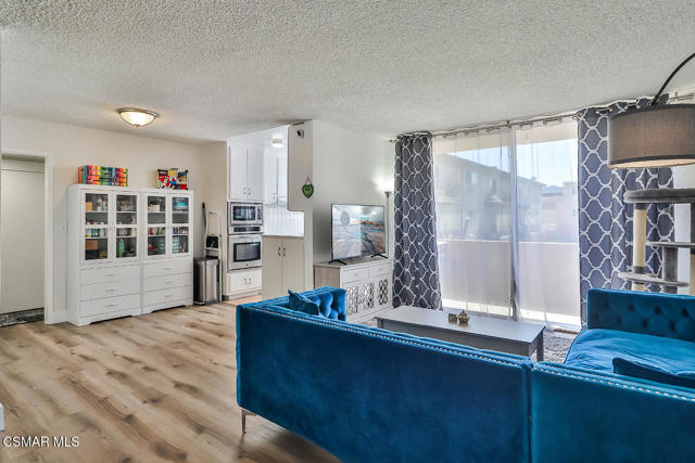 5429 Newcastle Avenue, Encino CA: https://media.crmls.org/mediaz/1bfe9595-86b3-4da1-b825-9fad7595a664.jpg