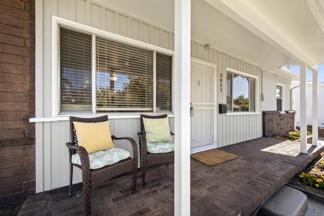 3833 Tomahawk Ln, San Diego CA: https://media.crmls.org/mediaz/1bfee01a-3044-456c-8259-ce94ca9f8890.jpg