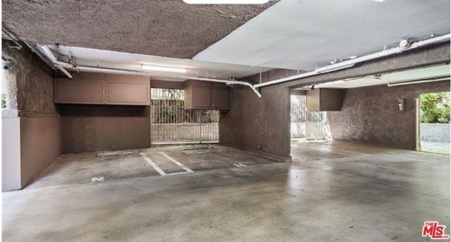 4859 Coldwater Canyon Avenue, Sherman Oaks CA: https://media.crmls.org/mediaz/1bffb793-4529-4b38-886e-7ee11b3eee77.jpg