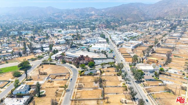 856 Toyopa Drive, Pacific Palisades CA: https://media.crmls.org/mediaz/1bffbaba-2f1f-445e-abb8-0fc23c17bcdf.jpg